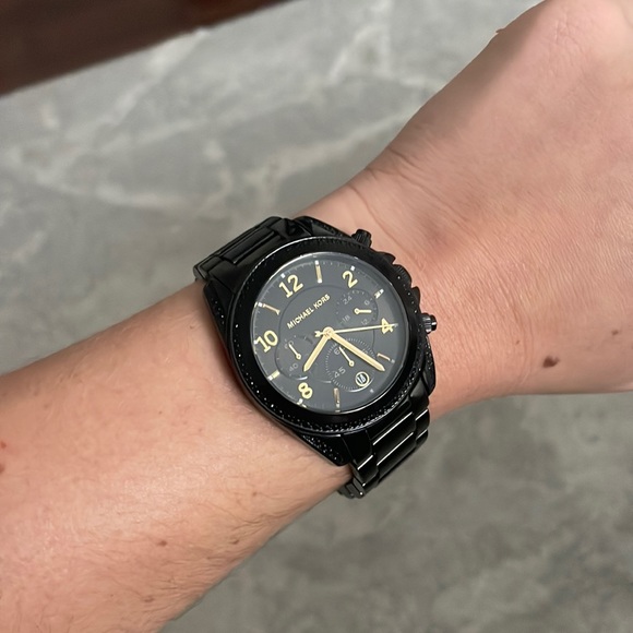Black and gold Micheal kors watch - Picture 1 of 4